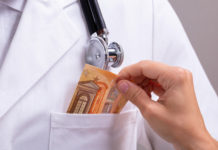 Spitalul Județean Brașov se dezice de acțiunile doctorului acuzat de luare de mită: ”dezaprobă, condamnă și se delimitează clar de aceste practici”