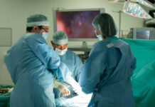 Pacient cu tulburare bipolară, operat și tratat cu succes de cancer de colon la spitalul Regina Maria din Brașov