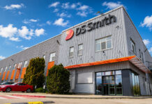 DS Smith accelerează modernizarea producției din România prin investiții majore la Brașov și Timișoara